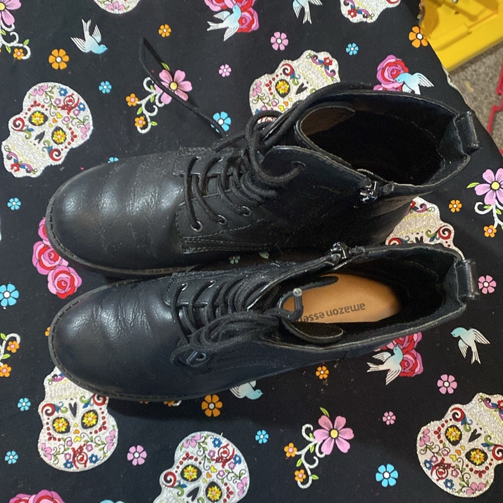 Amazon Essentials Combat Moto Boots Size7.5, Black Faux Leather View 5
